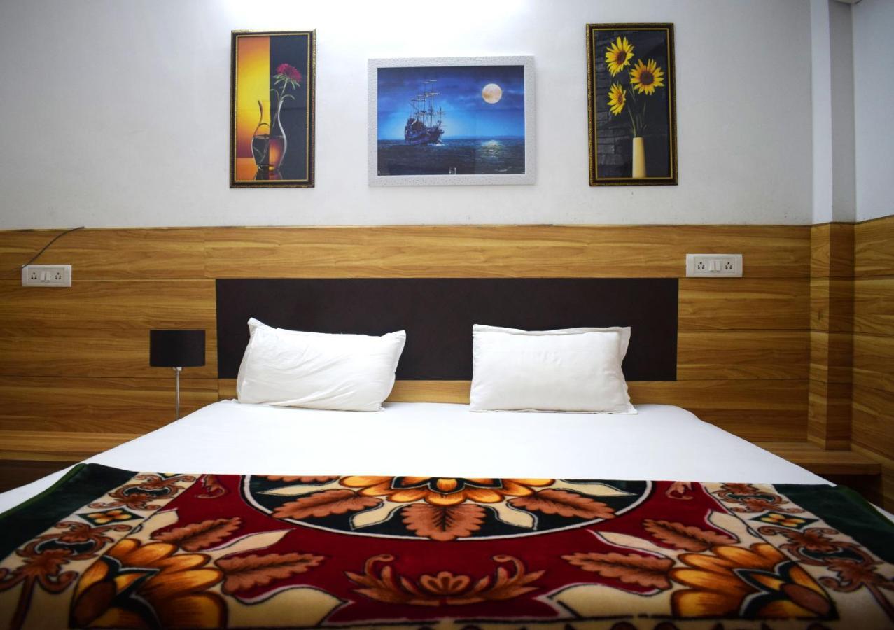 Hotel Parth Sitapur Muafi Luaran gambar