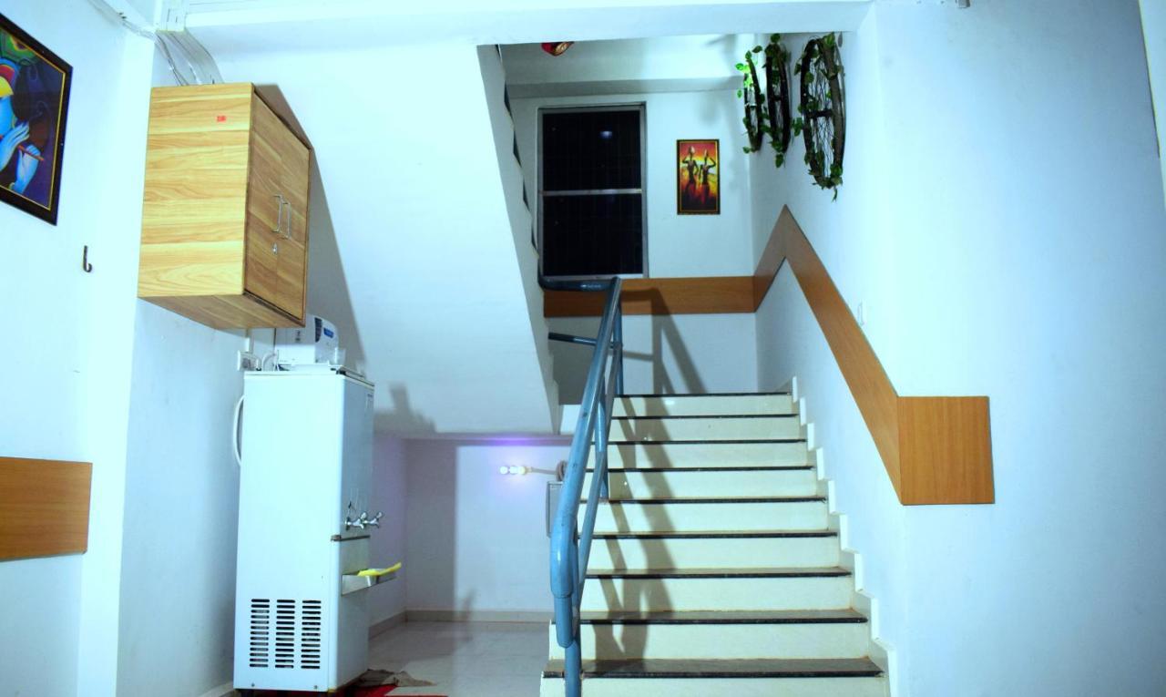 Hotel Parth Sitapur Muafi Luaran gambar